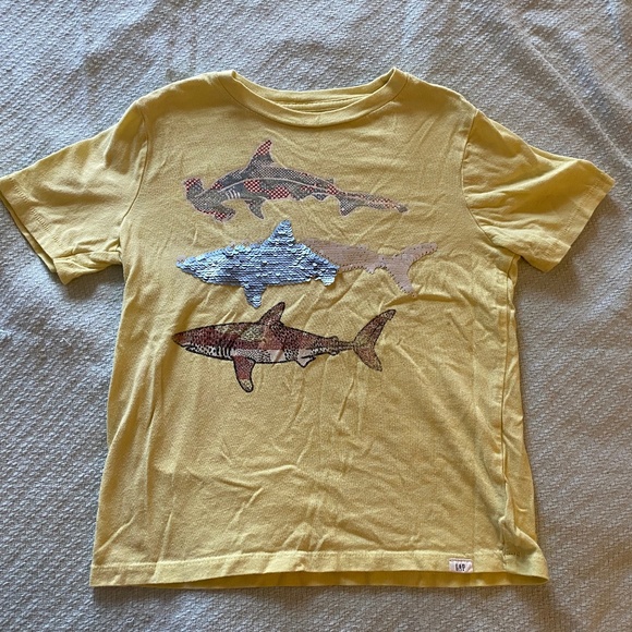 Gap Kids Sequin Flip Sharks Tee - Small - Picture 1 of 4